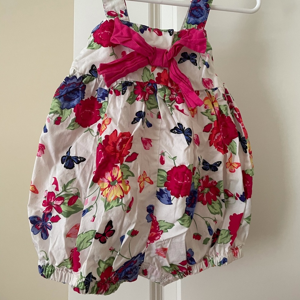 Floral bubble suit 9 mo. - Picture 1 of 1